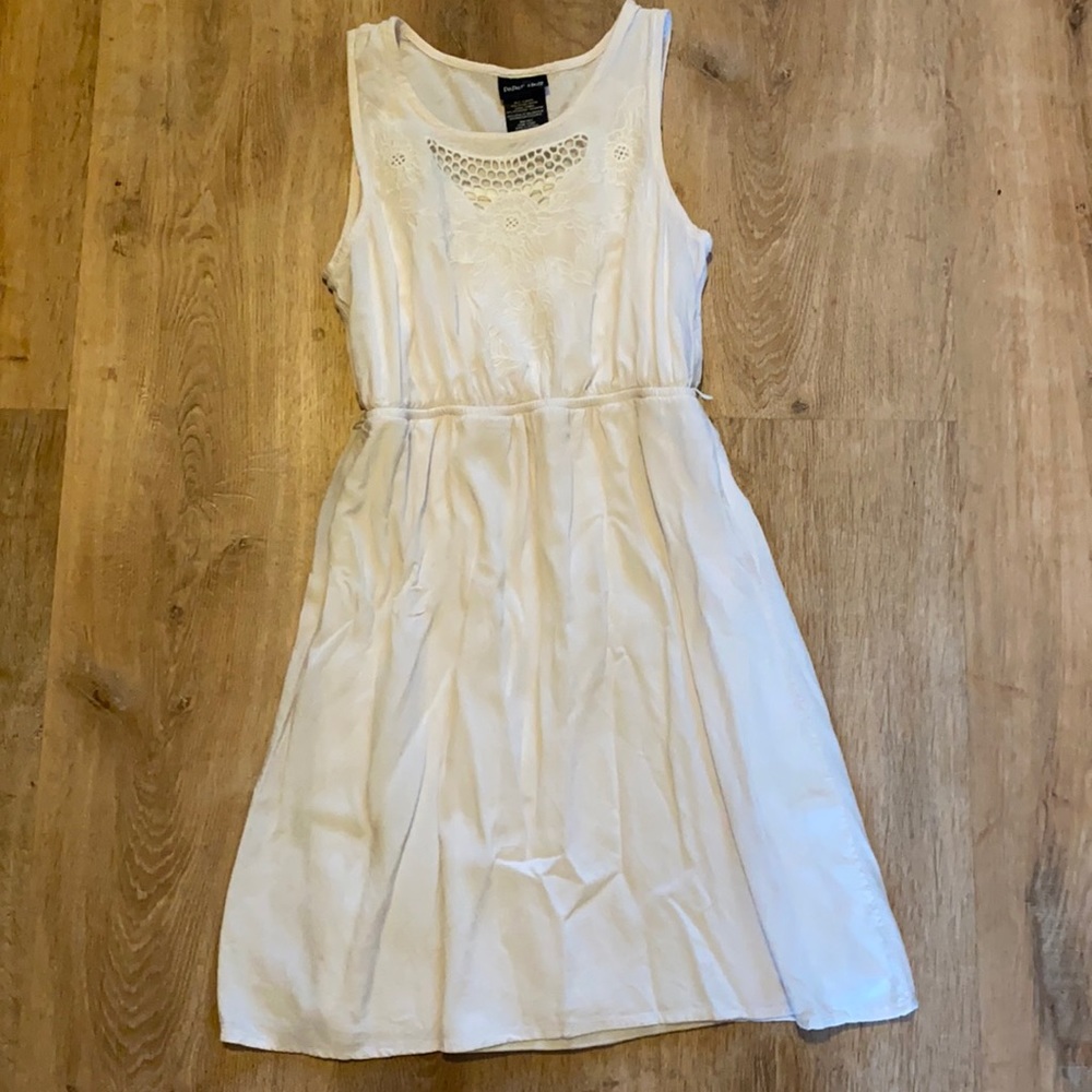 Detailed white polyester dress